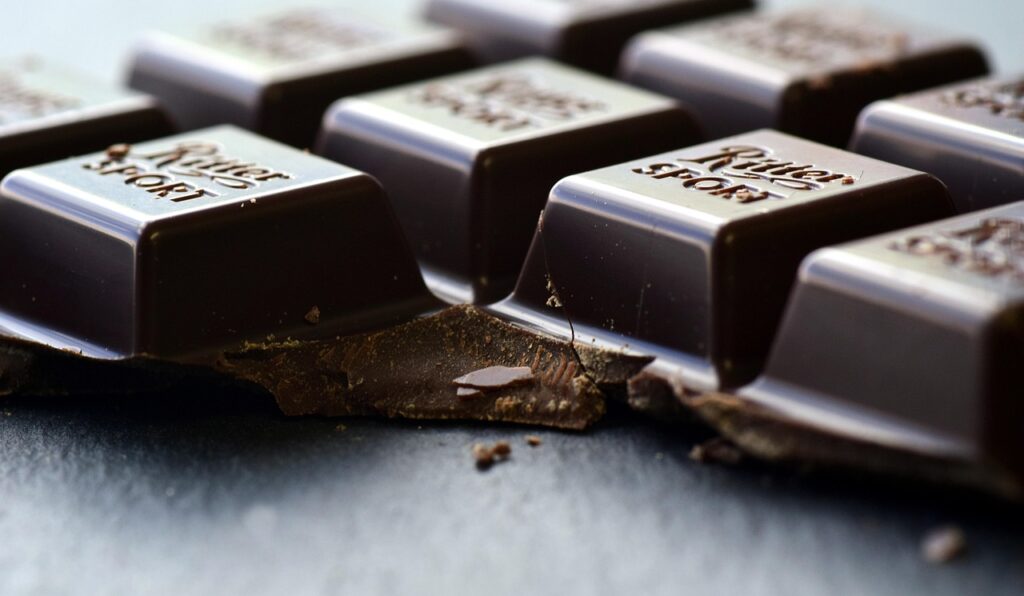Broken pieces of dark chocolate